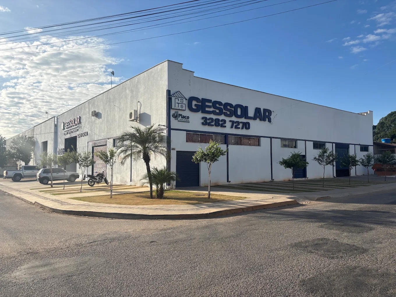 Fachada da loja de gesso Gessolar localizada no Jardim Santo Antônio, Goiânia